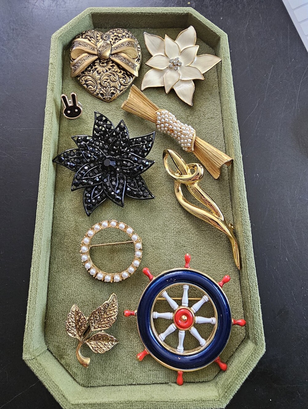 Vintage Brooch Lot
